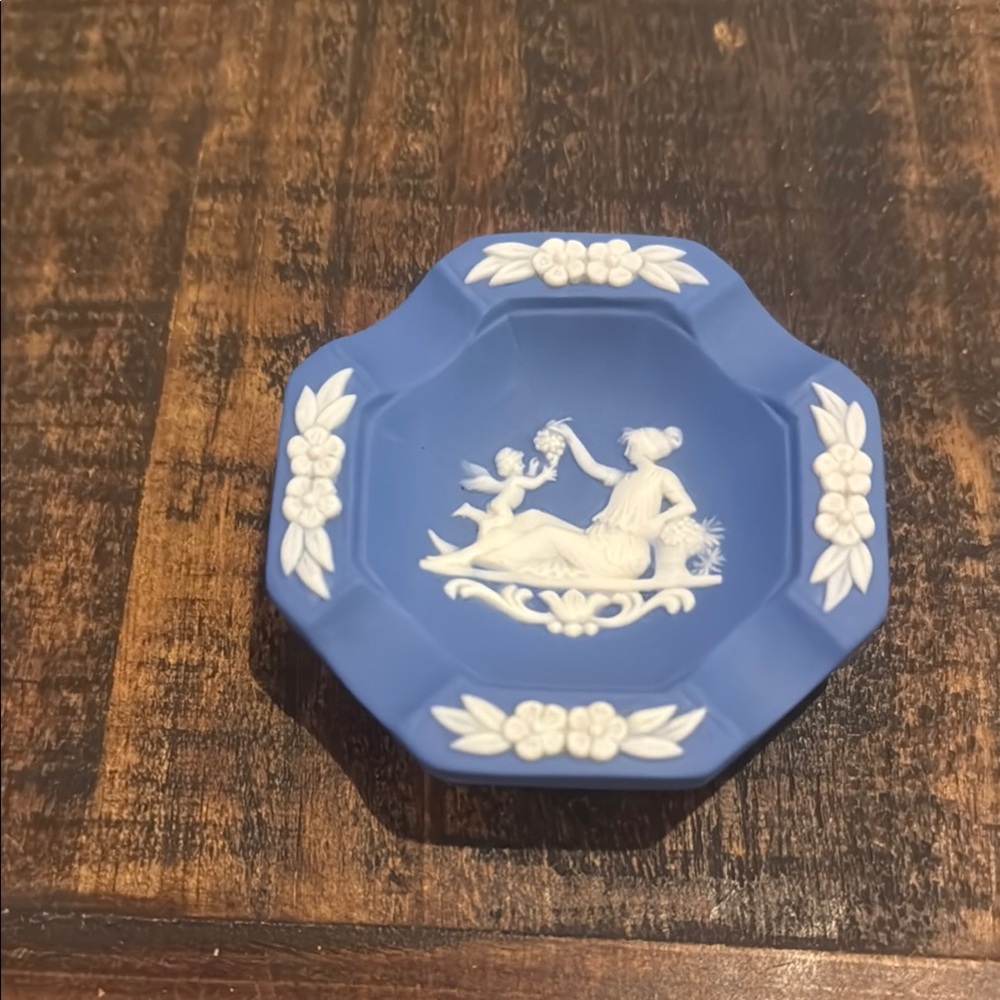 Vintage tiny blue Wedgewood style Greek scene ceramic porcelain ashtray Japan